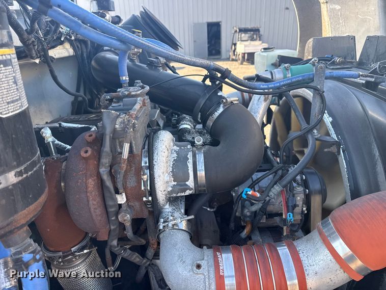 image for item NU9670 2011 Peterbilt 337 truck cab and chassis