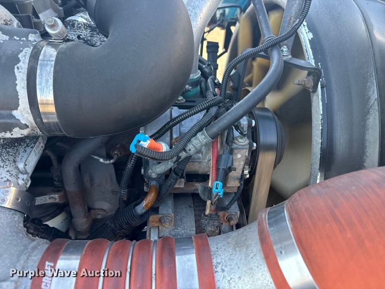 image for item NU9670 2011 Peterbilt 337 truck cab and chassis