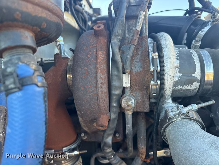 image for item NU9670 2011 Peterbilt 337 truck cab and chassis