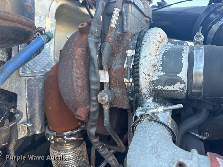 image for item NU9670 2011 Peterbilt 337 truck cab and chassis