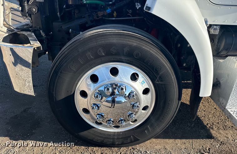 image for item NU9670 2011 Peterbilt 337 truck cab and chassis