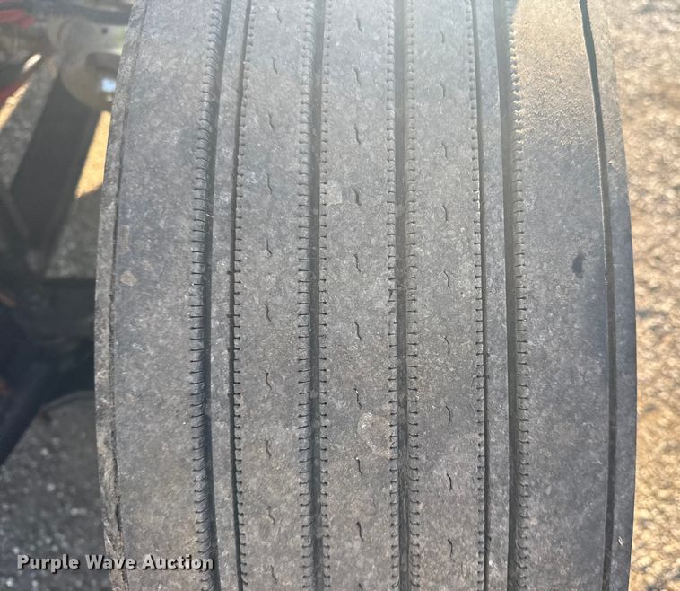 image for item NU9670 2011 Peterbilt 337 truck cab and chassis