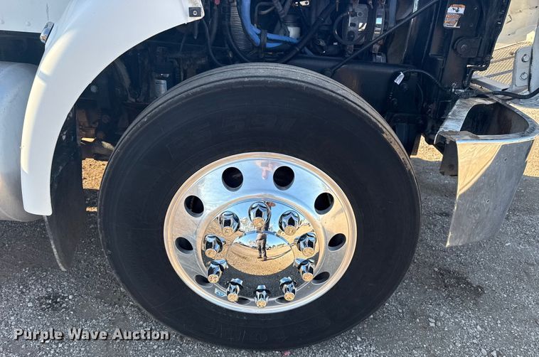 image for item NU9670 2011 Peterbilt 337 truck cab and chassis