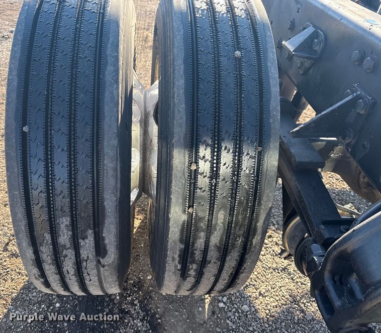 image for item NU9670 2011 Peterbilt 337 truck cab and chassis