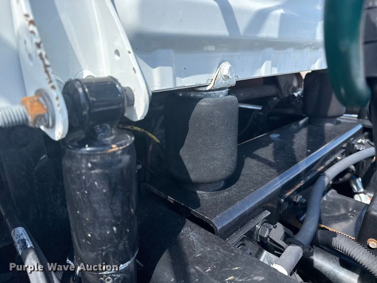 image for item NU9679 2015 Freightliner Cascadia 113 semi truck