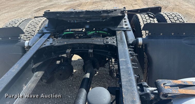 image for item NU9679 2015 Freightliner Cascadia 113 semi truck