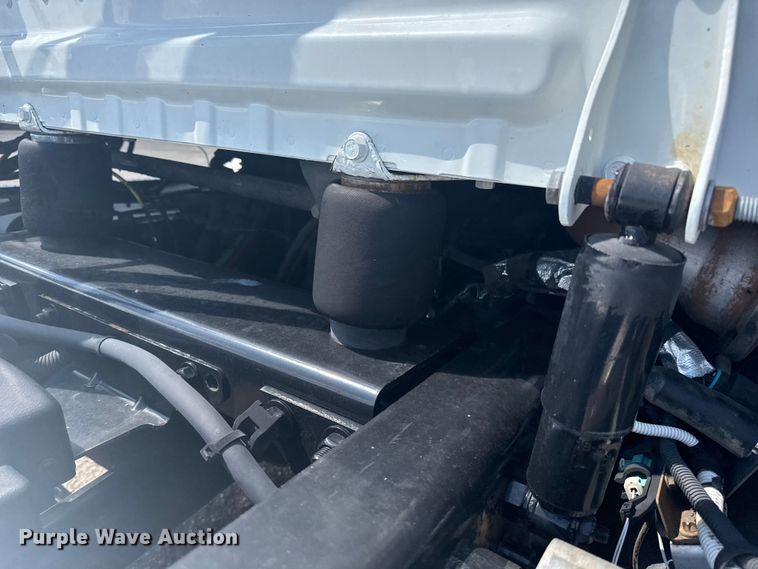 image for item NU9679 2015 Freightliner Cascadia 113 semi truck