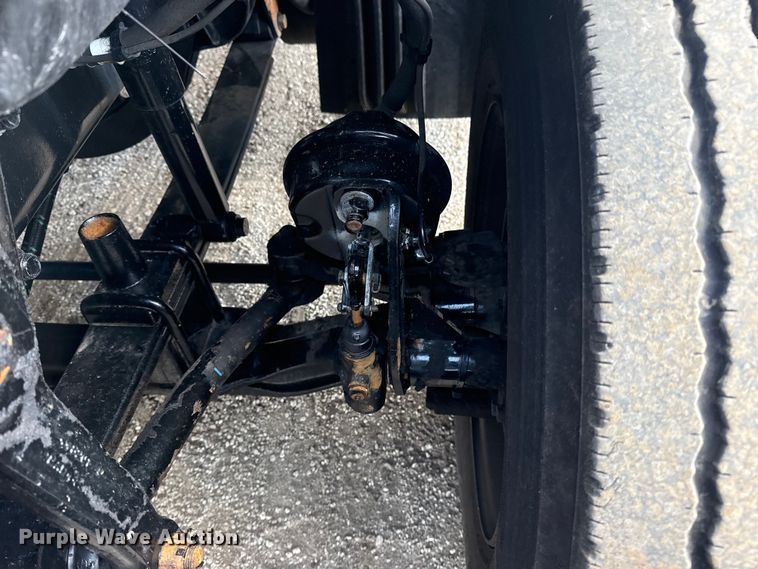 image for item NU9679 2015 Freightliner Cascadia 113 semi truck