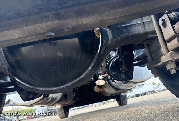 image for item NU9679 2015 Freightliner Cascadia 113 semi truck