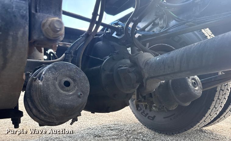 image for item NU9679 2015 Freightliner Cascadia 113 semi truck