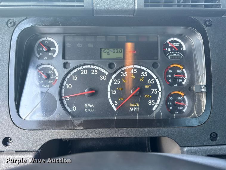 image for item NU9679 2015 Freightliner Cascadia 113 semi truck