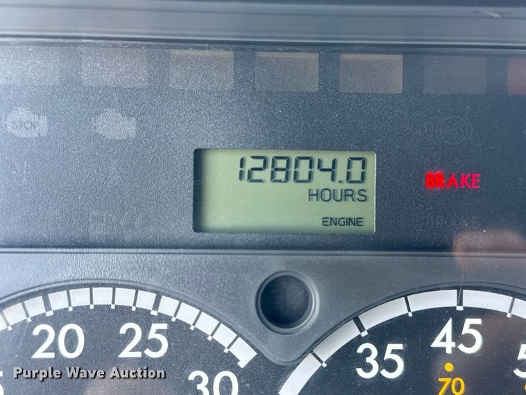 image for item NU9679 2015 Freightliner Cascadia 113 semi truck