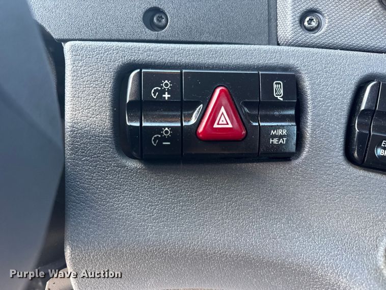 image for item NU9679 2015 Freightliner Cascadia 113 semi truck