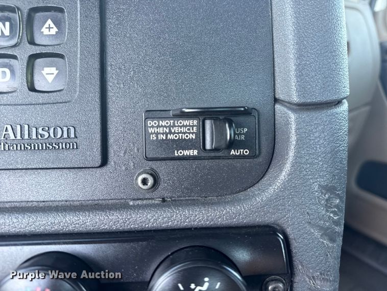 image for item NU9679 2015 Freightliner Cascadia 113 semi truck