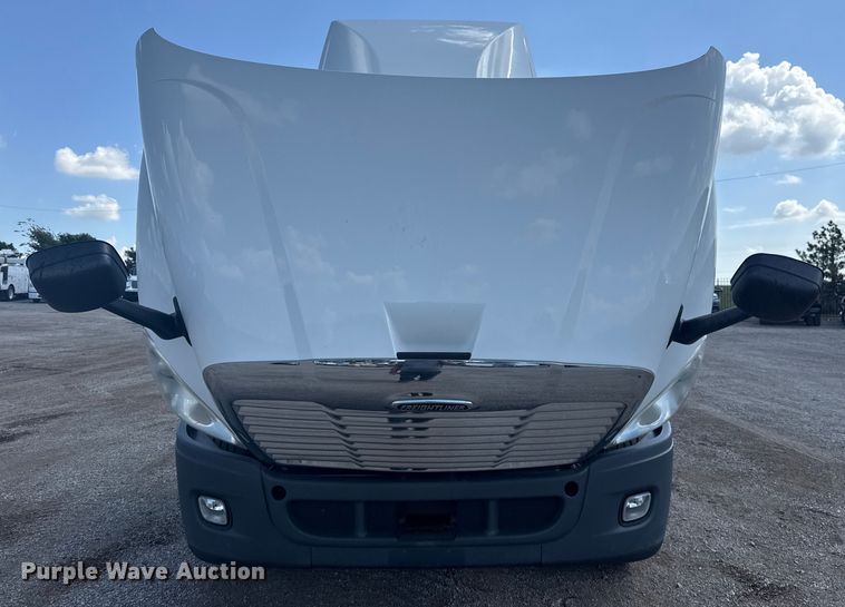 image for item NU9679 2015 Freightliner Cascadia 113 semi truck