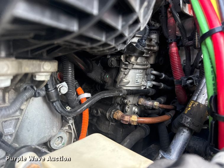 image for item NU9679 2015 Freightliner Cascadia 113 semi truck