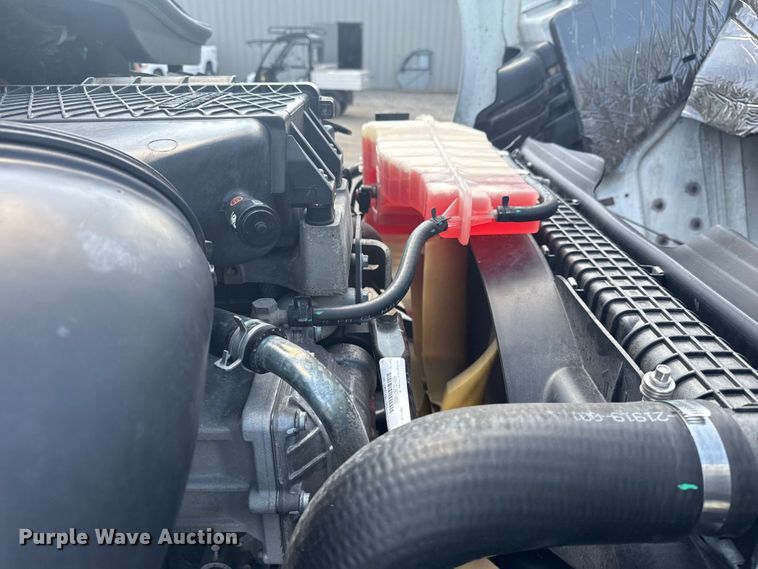 image for item NU9679 2015 Freightliner Cascadia 113 semi truck