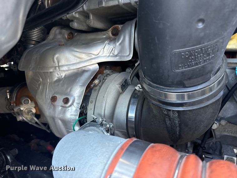 image for item NU9679 2015 Freightliner Cascadia 113 semi truck