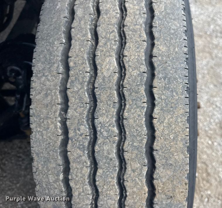 image for item NU9679 2015 Freightliner Cascadia 113 semi truck