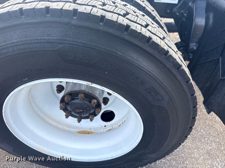 image for item NU9679 2015 Freightliner Cascadia 113 semi truck