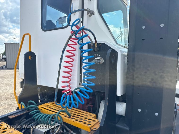 image for item NU9695 2016 Kalmar Ottawa T2 yard truck