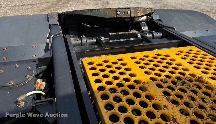 image for item NU9695 2016 Kalmar Ottawa T2 yard truck