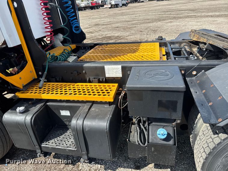 image for item NU9695 2016 Kalmar Ottawa T2 yard truck