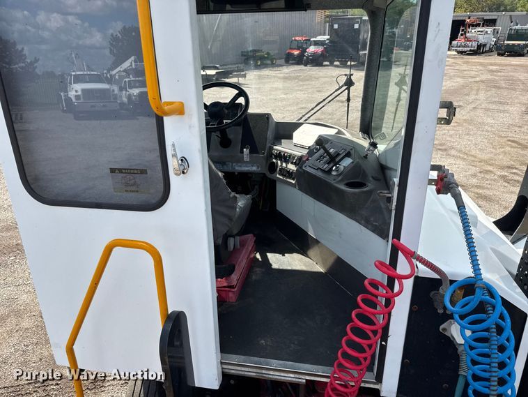 image for item NU9695 2016 Kalmar Ottawa T2 yard truck