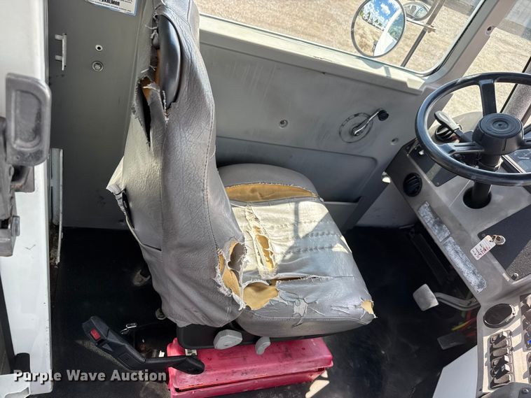 image for item NU9695 2016 Kalmar Ottawa T2 yard truck