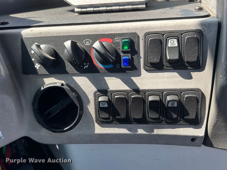 image for item NU9695 2016 Kalmar Ottawa T2 yard truck