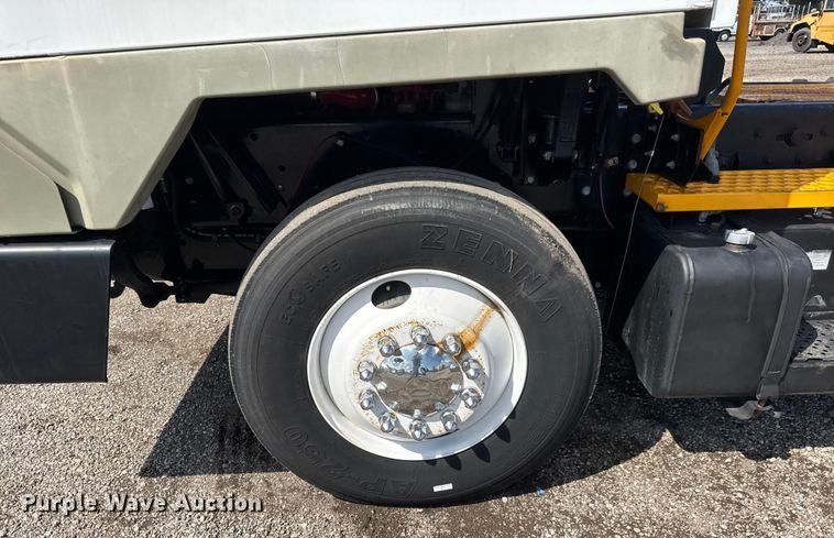 image for item NU9695 2016 Kalmar Ottawa T2 yard truck