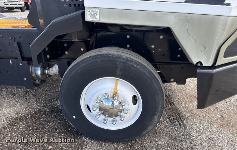 image for item NU9695 2016 Kalmar Ottawa T2 yard truck