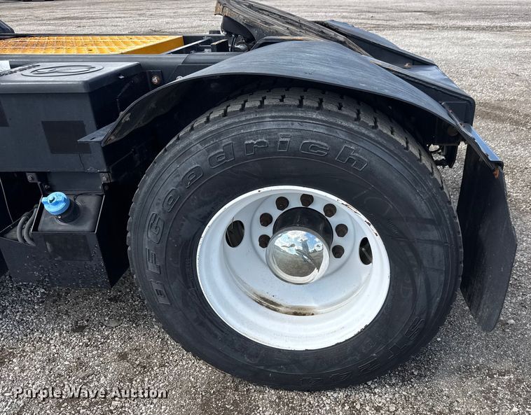 image for item NU9695 2016 Kalmar Ottawa T2 yard truck