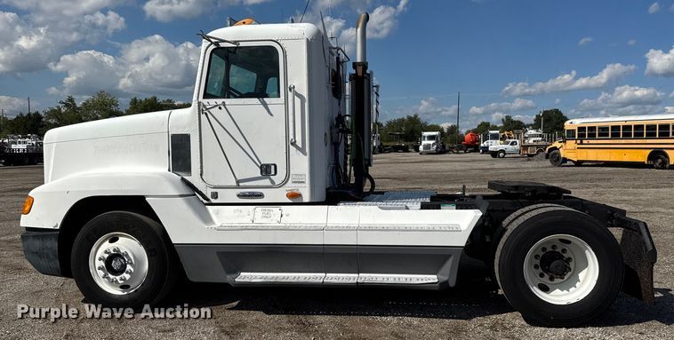 image for item NU9697 2000 Freightliner FLD semi truck