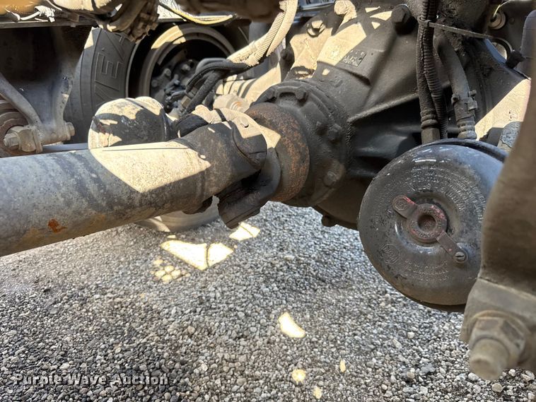 image for item NU9697 2000 Freightliner FLD semi truck