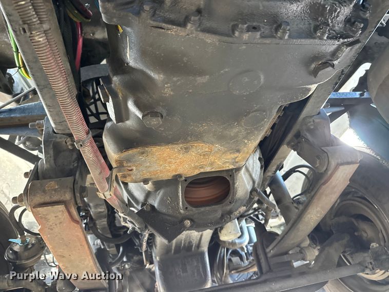 image for item NU9697 2000 Freightliner FLD semi truck