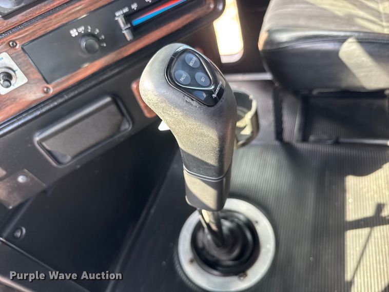 image for item NU9697 2000 Freightliner FLD semi truck