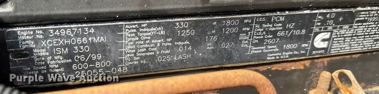 image for item NU9697 2000 Freightliner FLD semi truck