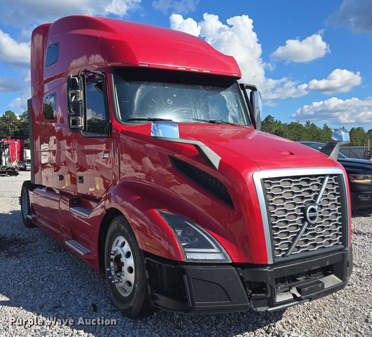 image for item YA0713 2019 Volvo VN semi truck