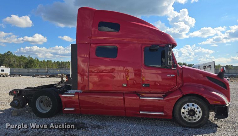 image for item YA0713 2019 Volvo VN semi truck