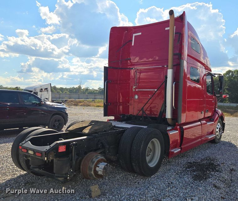 image for item YA0713 2019 Volvo VN semi truck