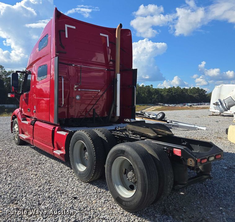 image for item YA0713 2019 Volvo VN semi truck