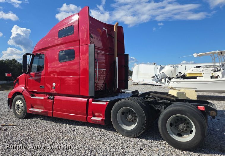 image for item YA0713 2019 Volvo VN semi truck