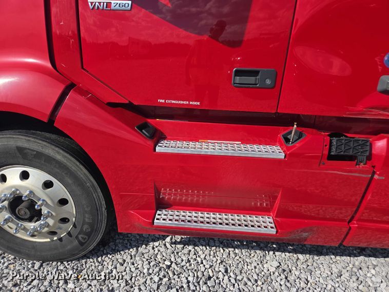 image for item YA0713 2019 Volvo VN semi truck