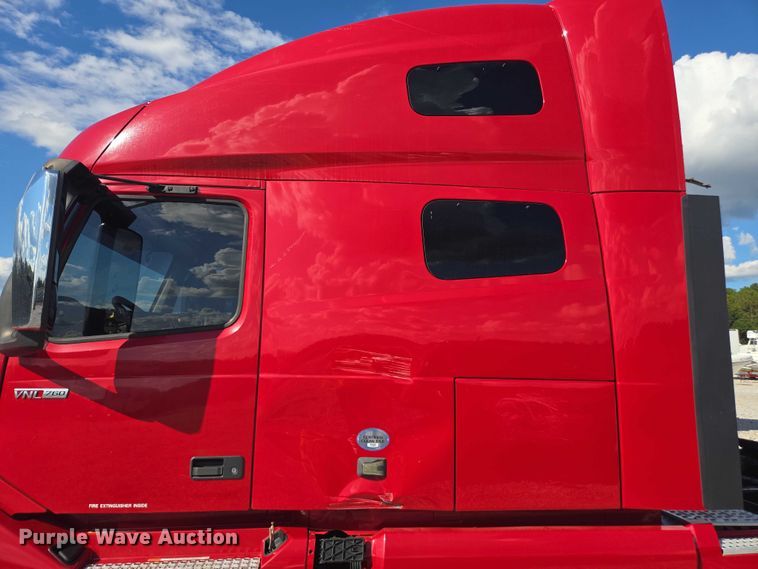 image for item YA0713 2019 Volvo VN semi truck