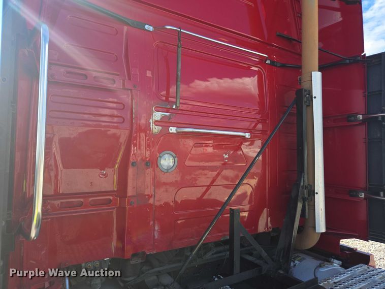 image for item YA0713 2019 Volvo VN semi truck