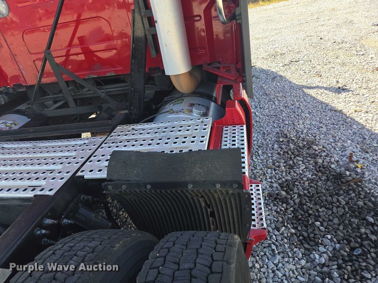 image for item YA0713 2019 Volvo VN semi truck