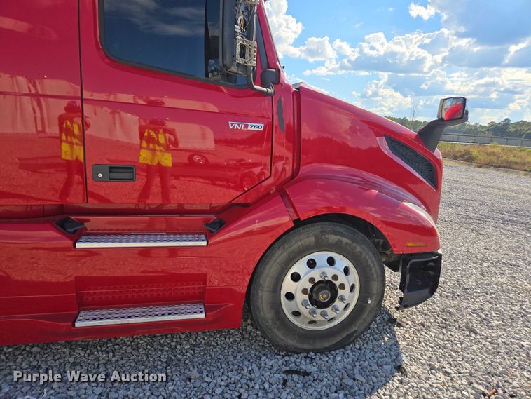 image for item YA0713 2019 Volvo VN semi truck