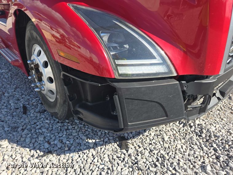 image for item YA0713 2019 Volvo VN semi truck