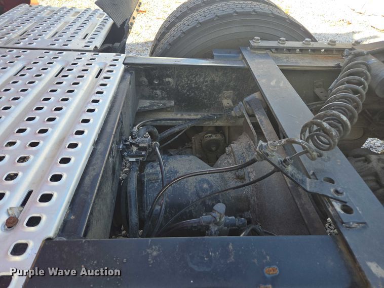 image for item YA0713 2019 Volvo VN semi truck